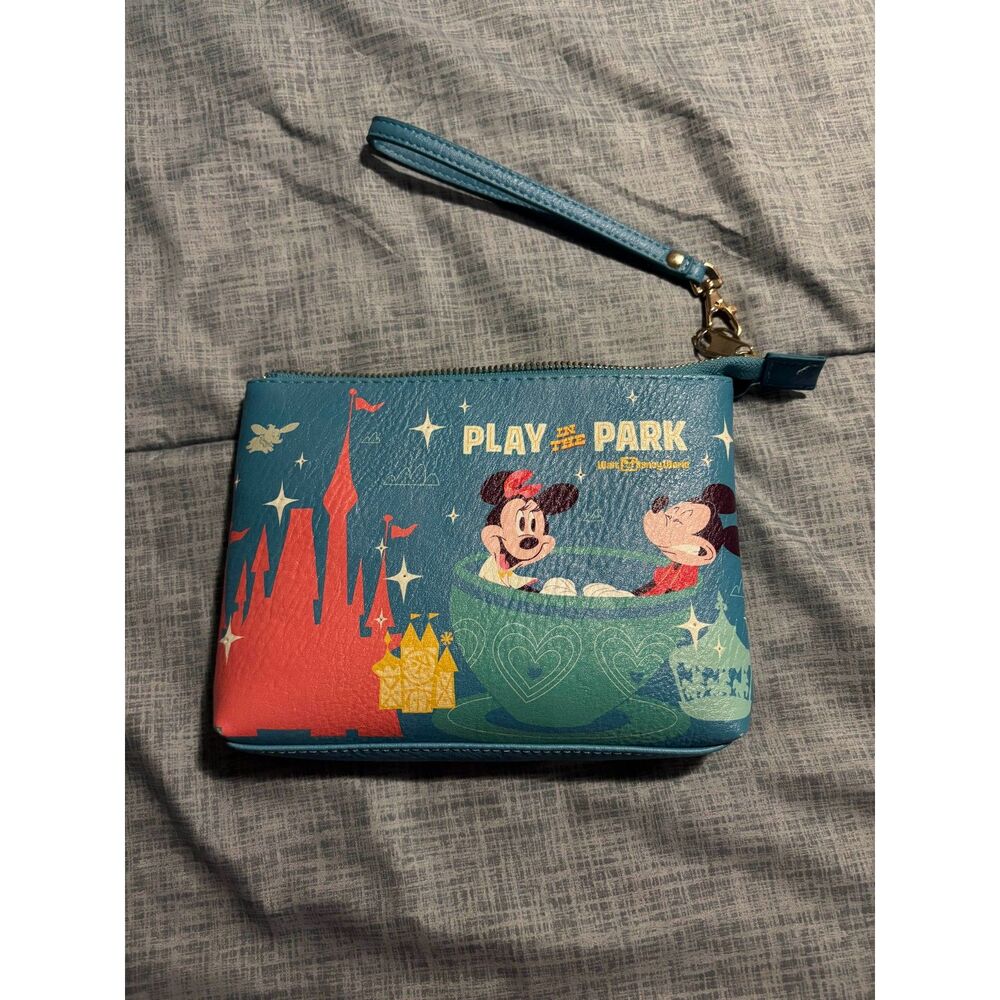 Disney play in the park 2024 wristlet wallet Mickey n Minnie